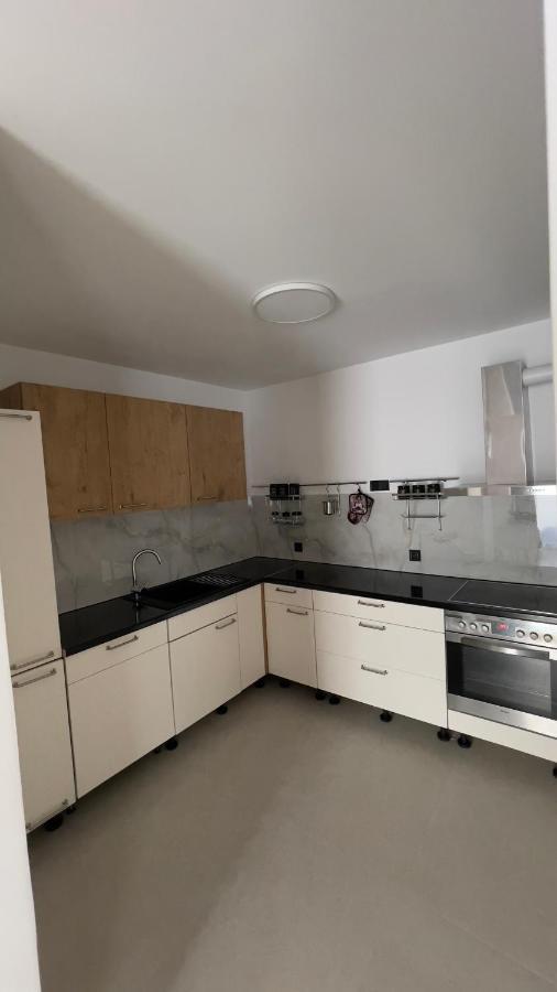 Ferienwohnung Apartman Lux Zepce Exterior foto